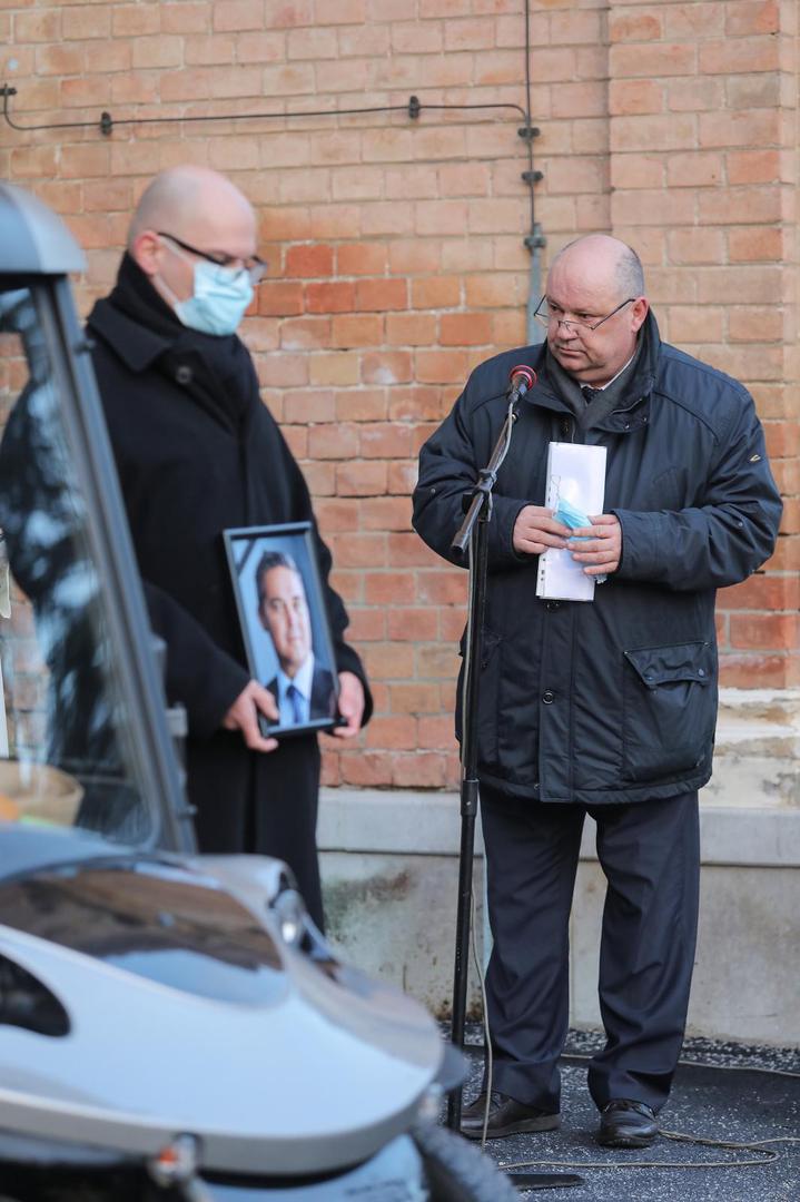 11.01.2021., Zagreb - Na zagrebackom groblju Mirogoj odrzan je posljednji ispracaj predsjednika Uprave Podravke Marina Pucara. Predsjednik Hrvatske udruge poslodavaca Damir Zoric. 
Photo: Tomislav Miletic/PIXSELL