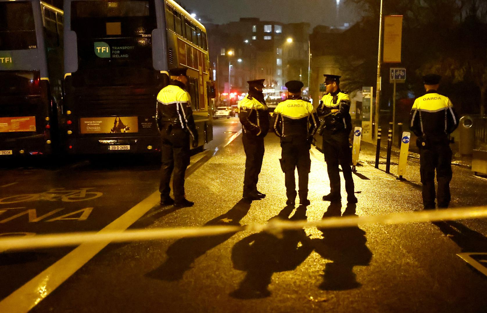 Police officers stand guard near the scene of a suspected stabbing that left few children injured in Dublin, Ireland, November 23, 2023. REUTERS/Clodagh Kilcoyne Photo: Clodagh Kilcoyne/REUTERS