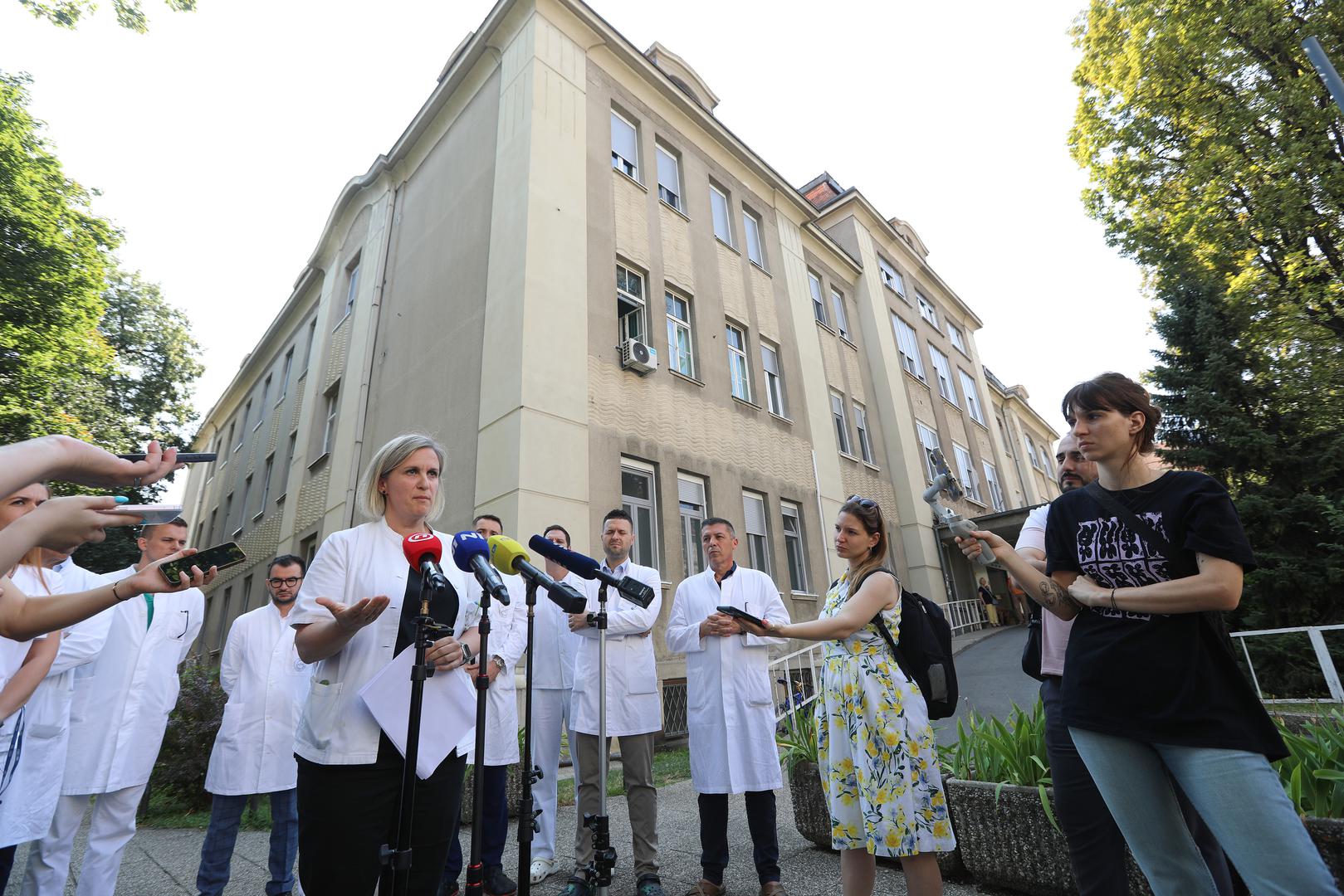 25.07.2024.,Zagreb, Traumatoloska bolnica, konferencija za medije na kojoj je istupilo 17 lijecnika zaposlenih u Klinici za traumatologiju koji se tjednima bore za dostojanstven rad i tretman. Na konferenciji za medije javno su istupili oko svih objeda i neistina koje o njima siri sada vec bivsi Predstojnik Klinike za traumatologiju dr. Vidovic. U ime lijecnika medijima se obratila dr. Ana Cizmic.    Photo: Robert Anic/PIXSELL