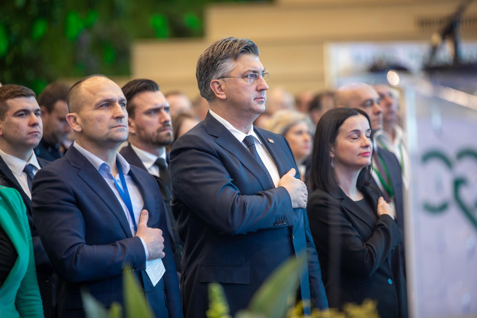 25.01.2024., Osijek - Predsjednik Vlade Andrej Plenkovic sudjelovao je na svecanom otvorenju konferencije 4. Dani poljoprivrede, ribarstva i sumarstva. Nakon otvaranja konferencije, ministrica poljoprivrede Marija Vuckovic urucila je ugovore iz Programa ruralnog razvoja, a potom su zajedno obisli izlagace poljoprivredno-prehrambenih proizvoda.
 Photo: Borna jaksic/PIXSELL