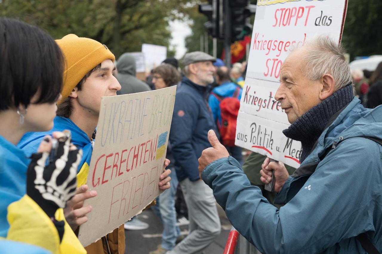 "Never again war" demonstration in Berlin