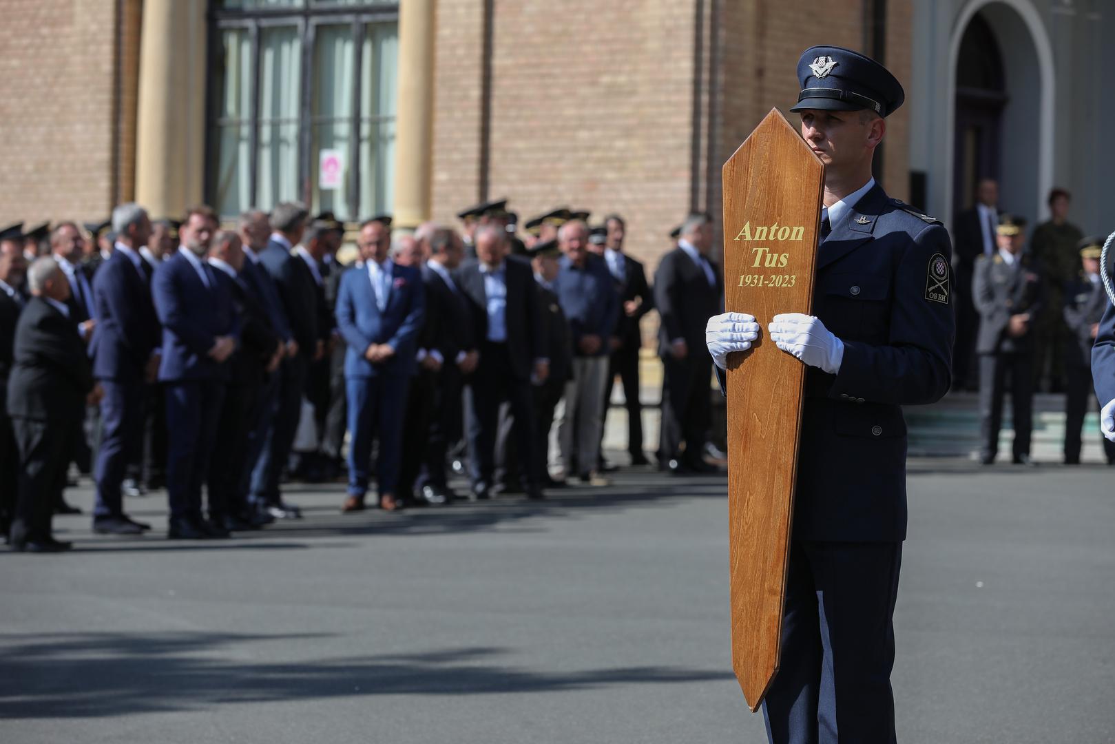 07.09.2023., Zagreb - Posljednji ispracaj generala Antona Tusa na groblju Mirogoj. Brojne osobe iz javnog zivota došle su se posljednji puta oprostiti od preminulog generala Hrvastke vojske.  Photo: Jurica Galoic/PIXSELL