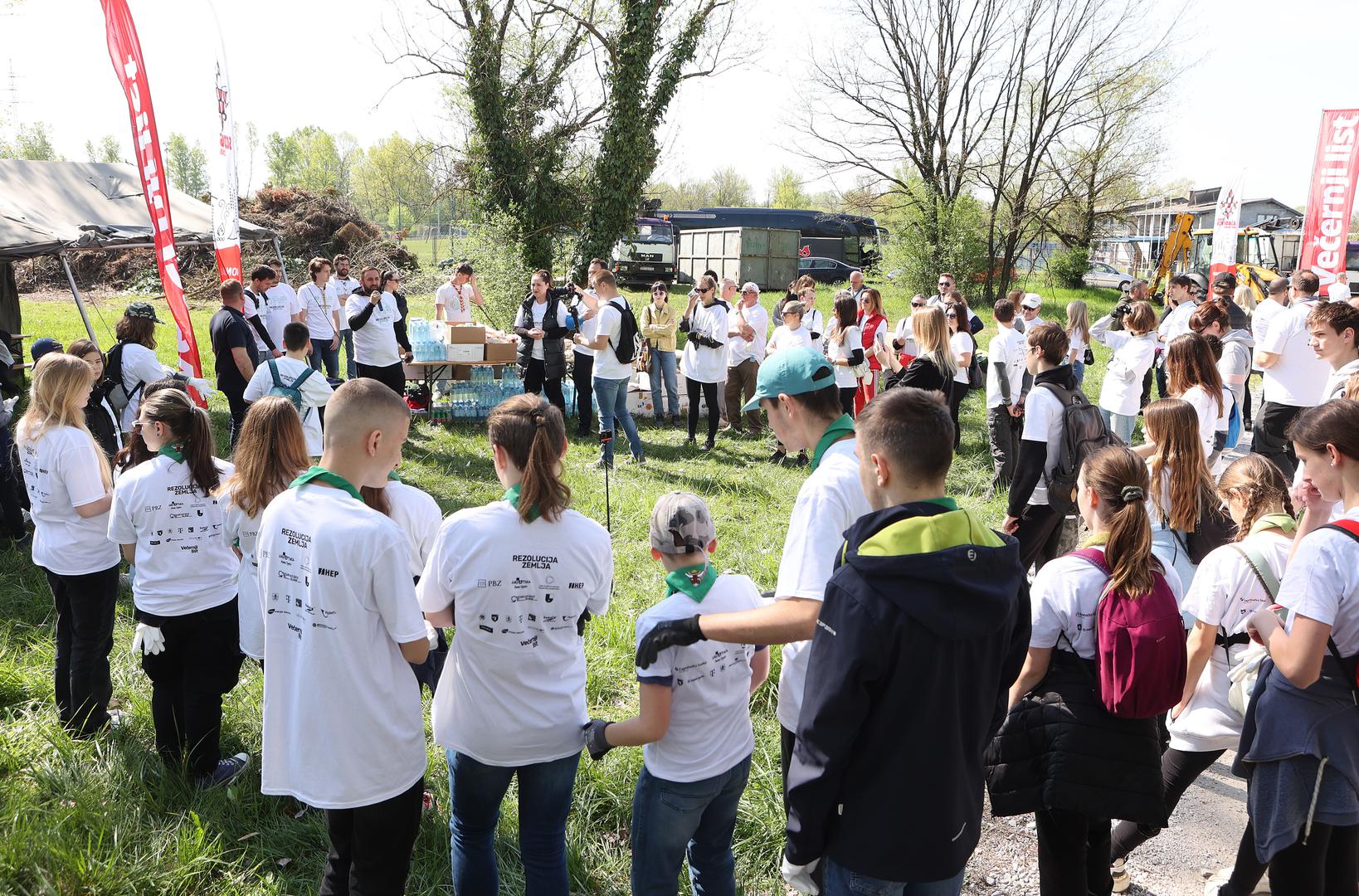 22.04.2023., Samobor, Oresje - Akcija Vecernjeg lista Rezolucija zemlja. Centralni dogadjaj akcije na dan planeta Zemlje ciscenje oko jezera Oresje. Photo: Marko Prpic/PIXSELL