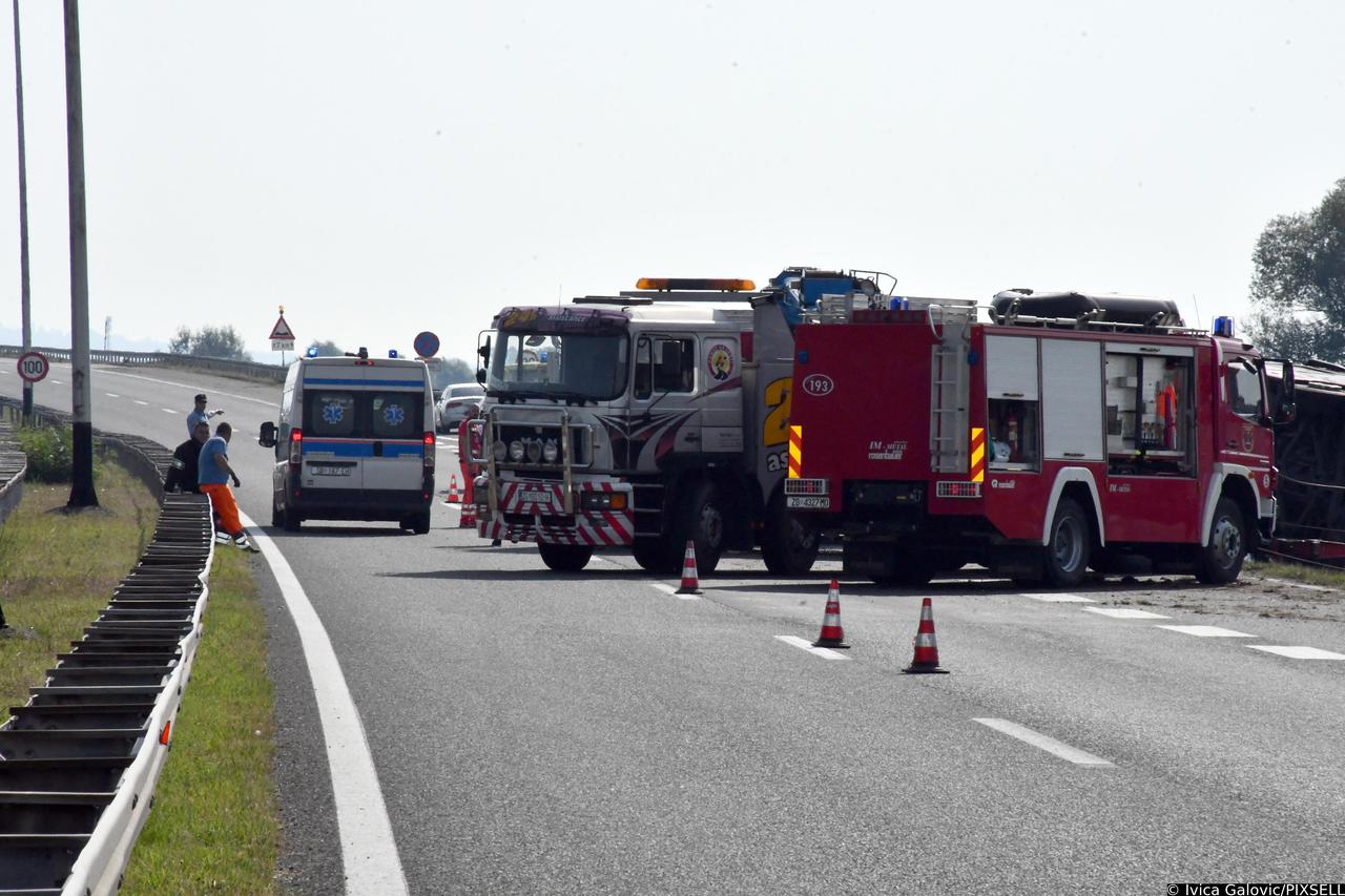 Slavonski Brod: Autobus sletio s autoceste, poginulo deset osoba, deseci ozlijeđenih