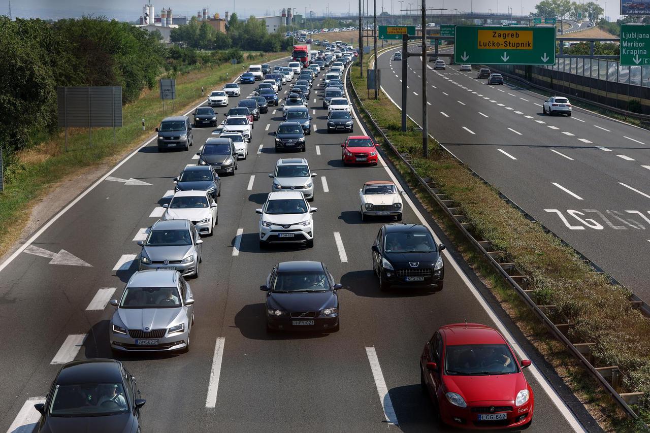 Udarni vikend na cestama, kolona kod Lučkog duga oko 7 km