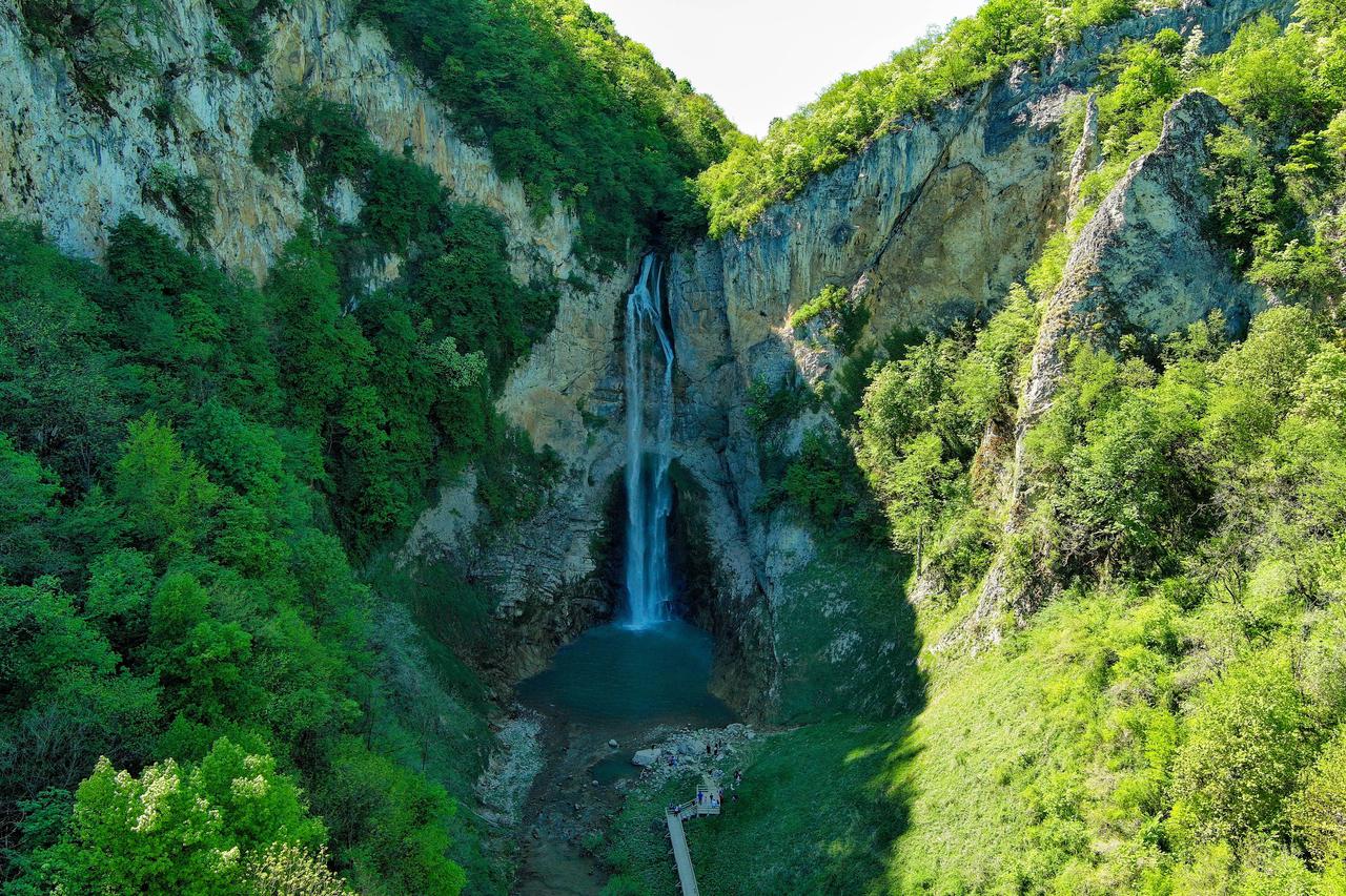 Kamengrad: Vodopad Bliha, jedan od najimpresivnijih vodopada, privlači brojne turiste i zaljubljenike u prirodu