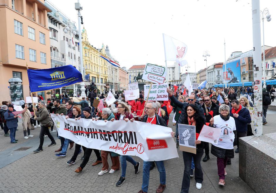 Zagreb: Prosvjednici krenuli na Markov trg 