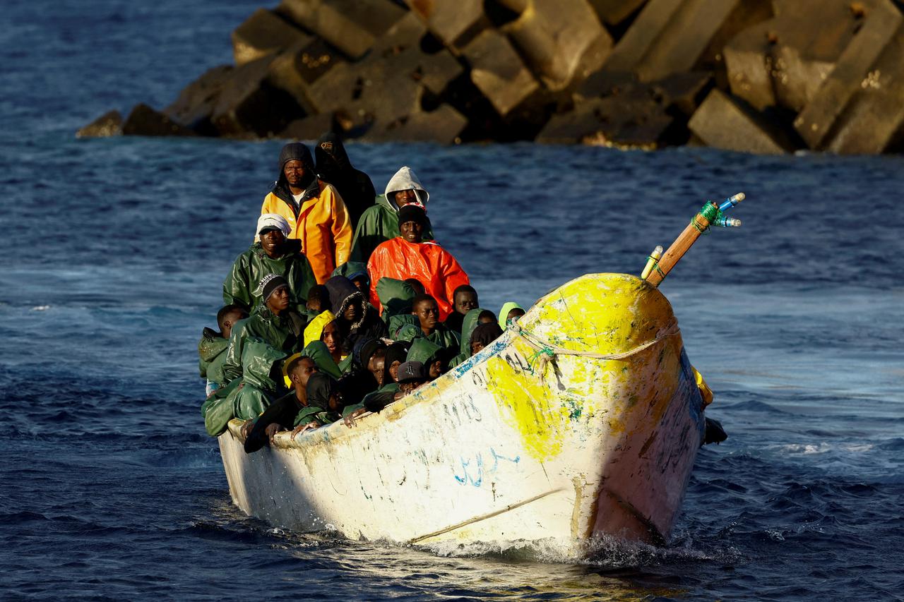 storyeditor/2024-10-16/2024-09-30T123037Z_882196927_RC2WAAAJYEPJ_RTRMADP_3_MIGRATION-SPAIN-CANARY-ISLANDS.JPG