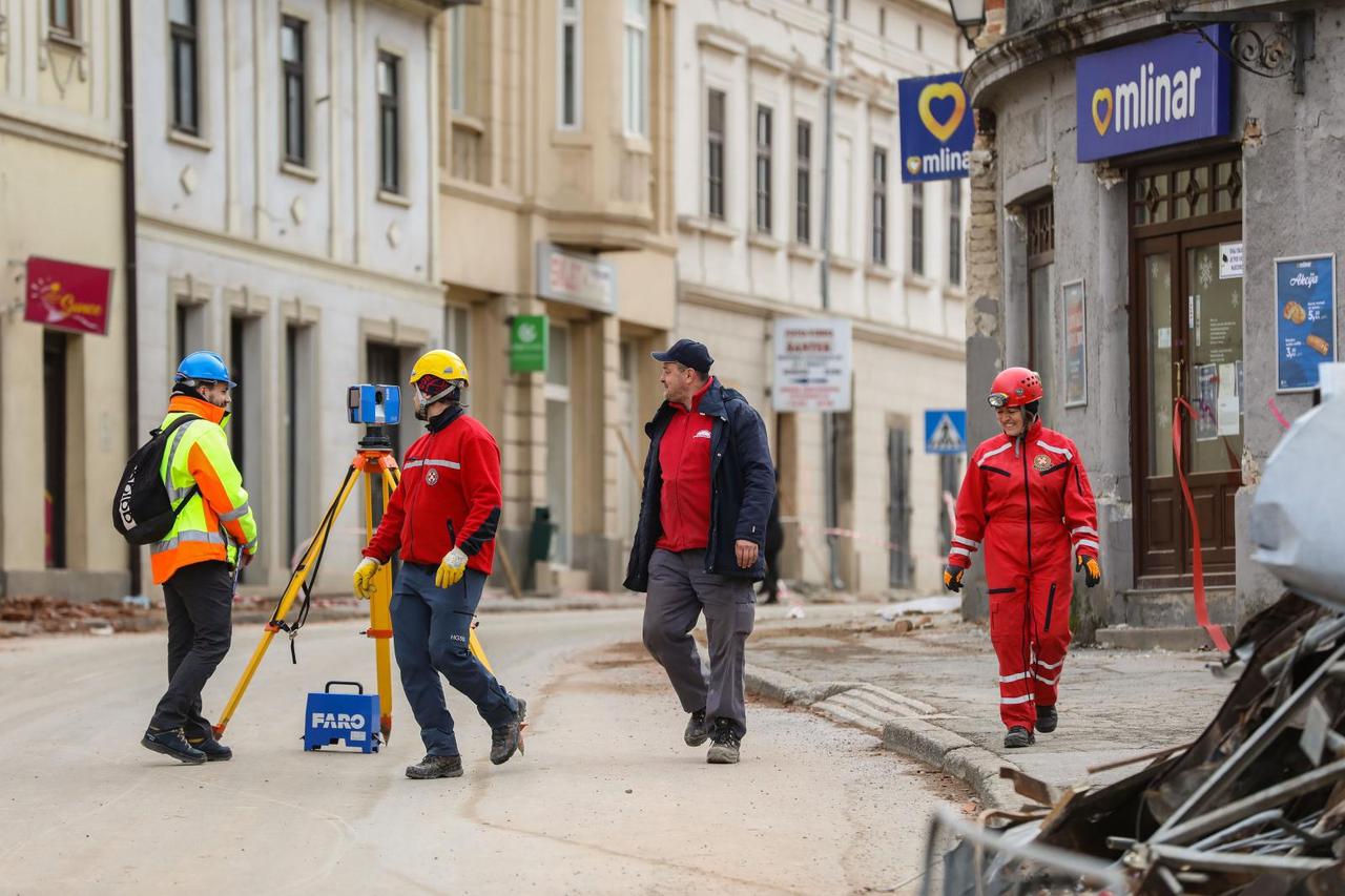 Petrinja: Geodeti snimaju štetu nakon potresa koristeći dronove i lasere