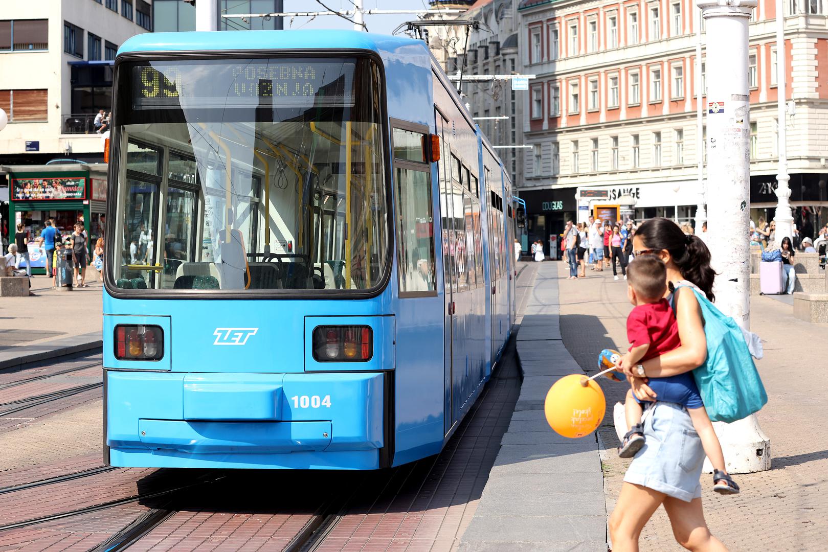 Do kraja ove godine, poručio je, Zagreb će raspisati natječaj za još dodatnih 40 novih tramvaja, ali ovog puta dužih što je nužno za unaprjeđenje voznog parka ZET-a. 