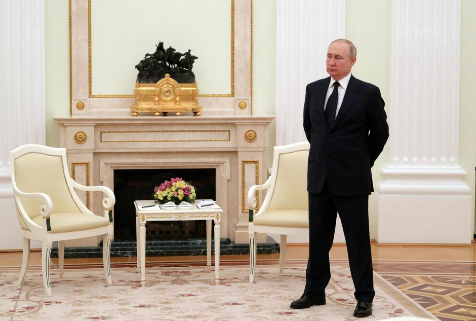 Russian President Vladimir Putin meets with Belarusian President Alexander Lukashenko in Moscow