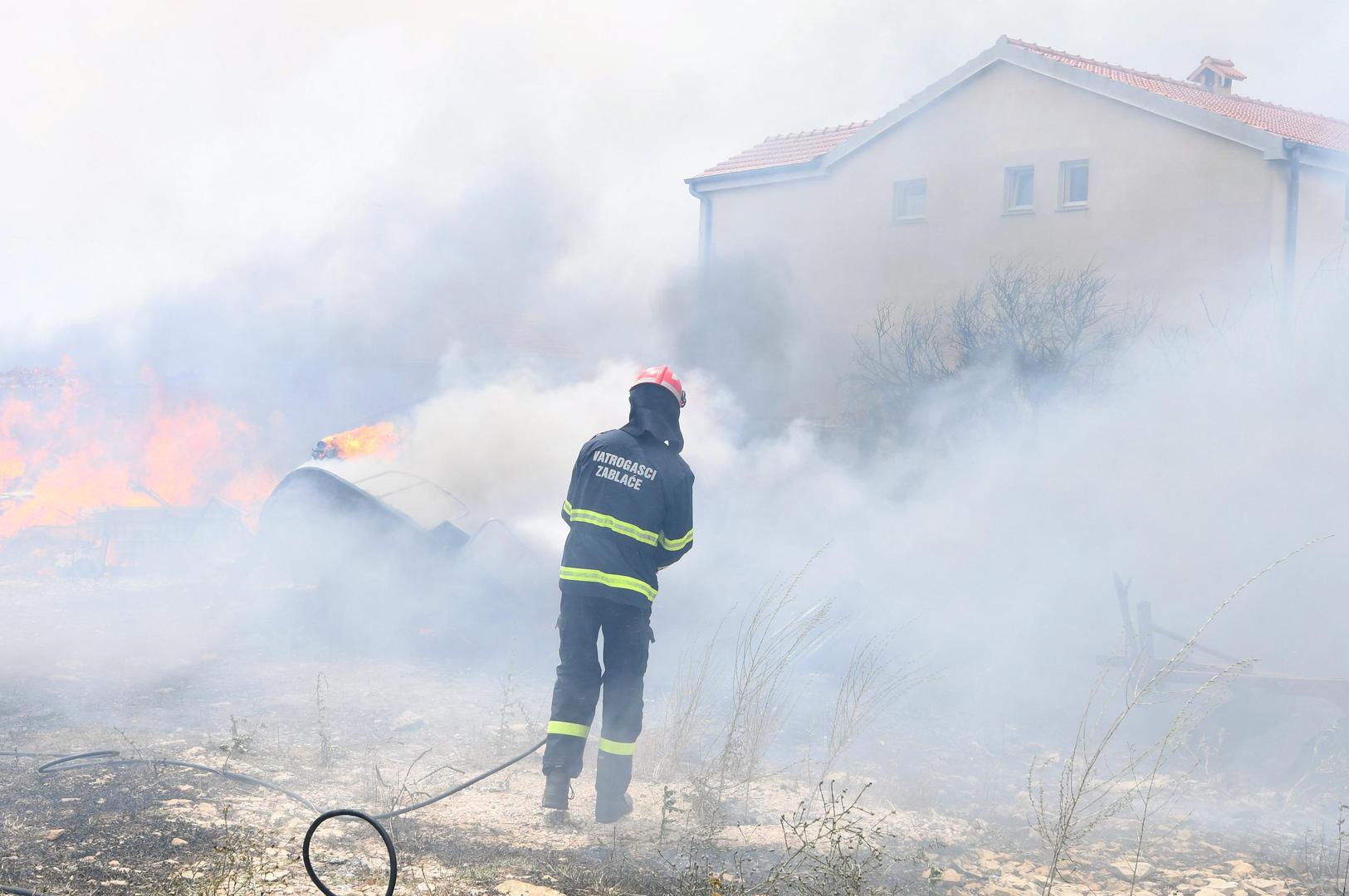 13.07.2023.,Sibenik - U gašenju požara otvorenog prostora koji je izbio na lokaciji Grebaštica u Šibensko-kninskoj županiji, trenutno sudjeluje 79 vatrogasaca sa 28 vatrogasnih vozila, Intervencijska vatrogasna postrojba Šibenik, 3 protupožarna zrakoplova Canadair CL-415, 2 protupožarna zrakoplova Air Tractor. Photo: Hrvoje Jelavic/PIXSELL