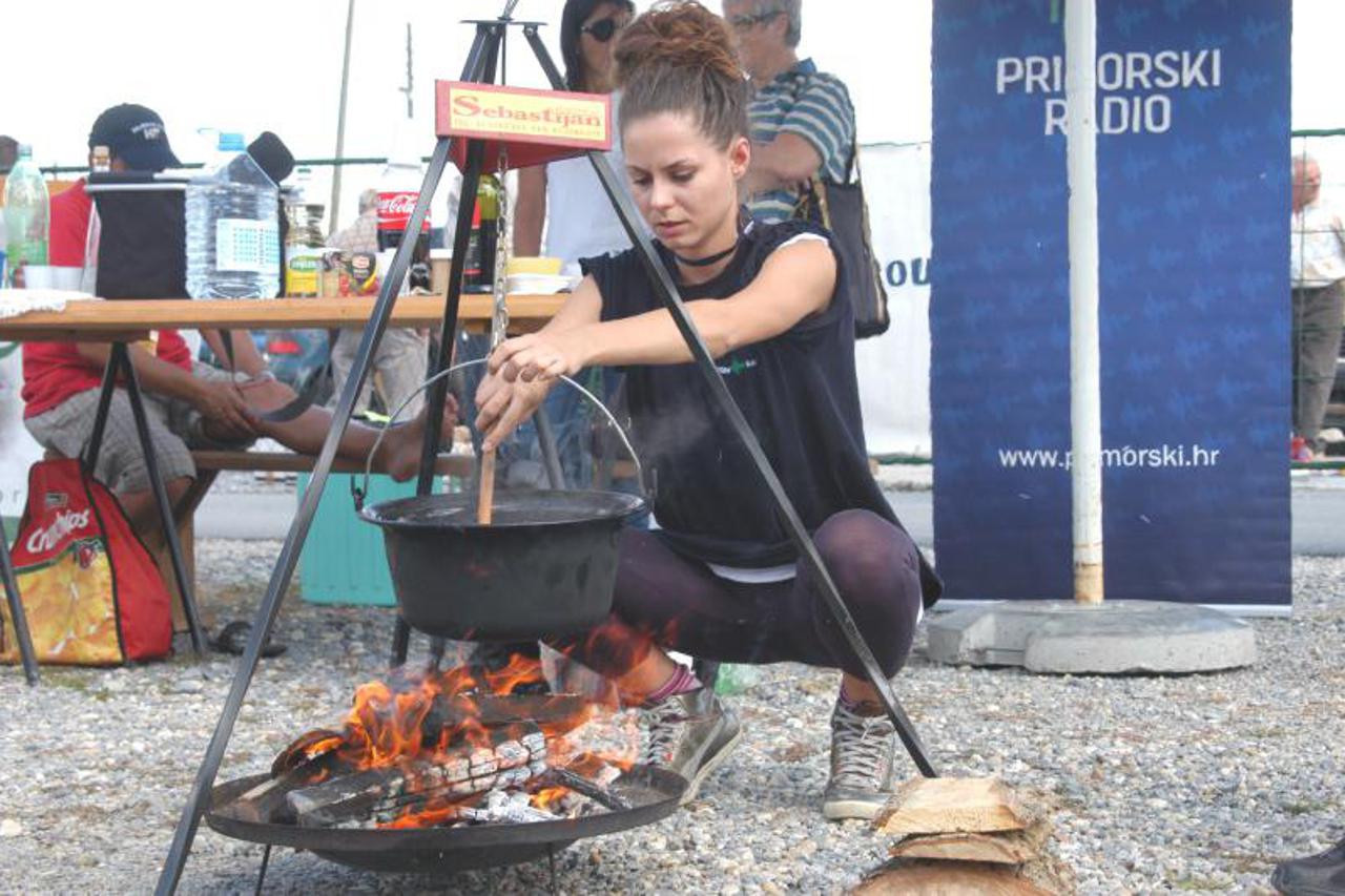 natjecanje u kuhanju gulaša (1)