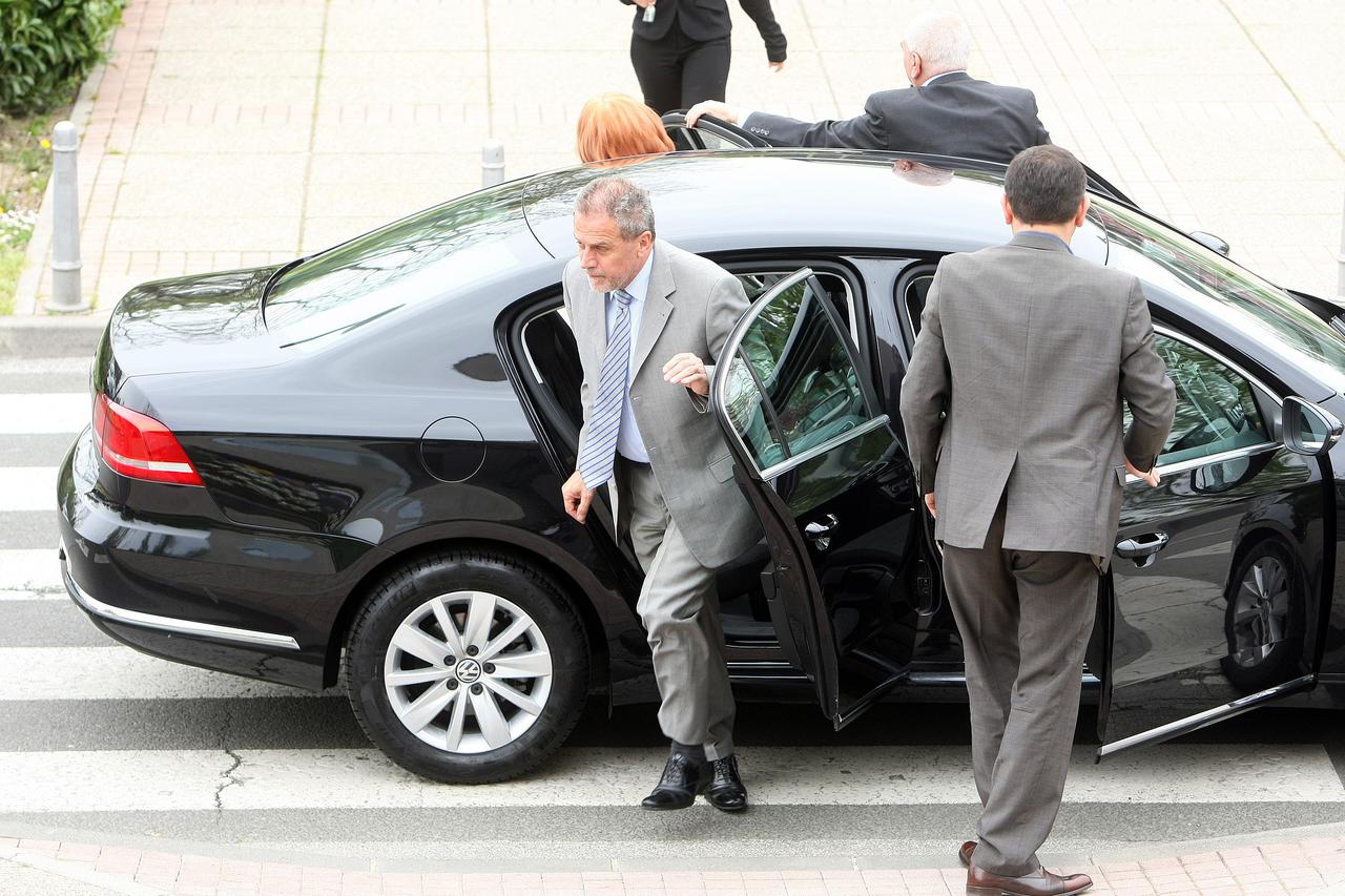 17.04.2015., Zagreb - Dolazak gradonacelnika Milana Bandica na posao u Gradsko poglavarstvo.  Photo: Luka Stanzl/PIXSELL