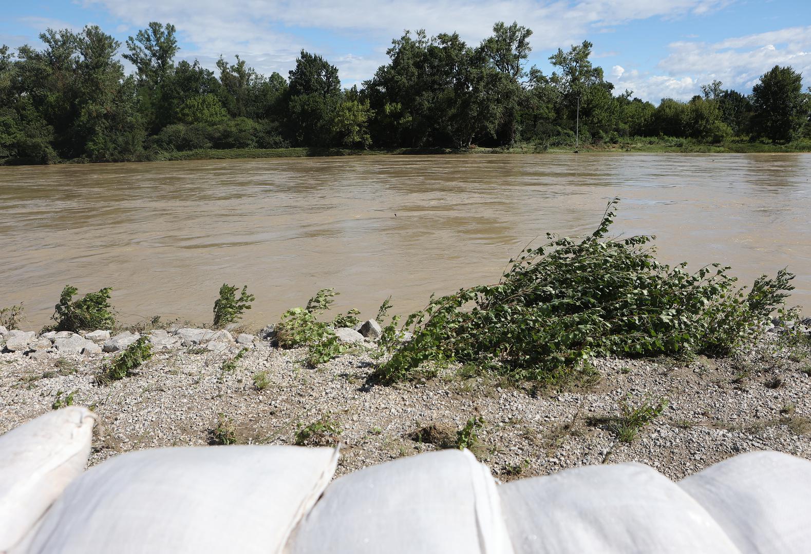 07.08.2023., Samobor, Medsave - Stanovnici Medsave postavili su mirni jer je opasnost prosla i razina rijeke Save je pala. Photo: Marko Prpic/PIXSELL