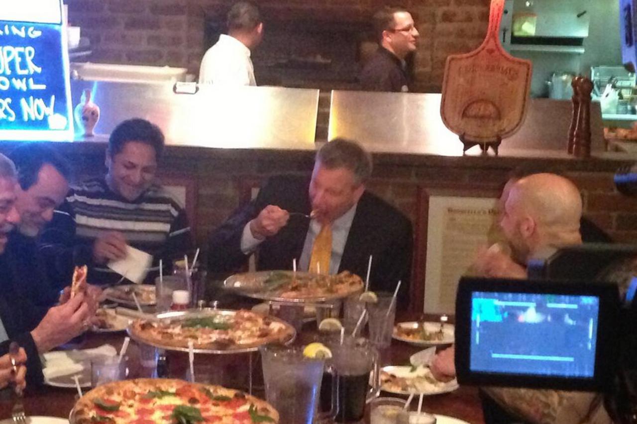 Gradonačelnik New Yorka jede pizzu