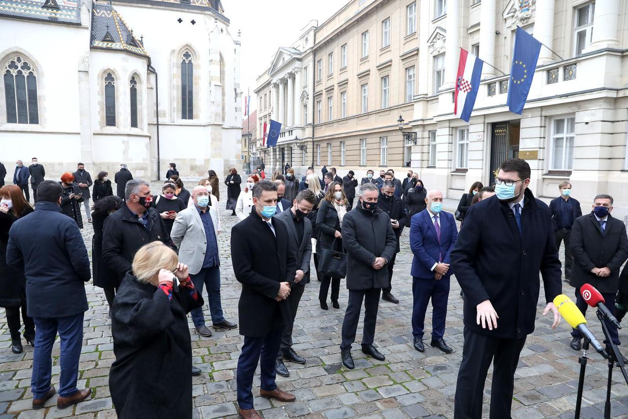 Zagreb: Nakon što je oporba napustila sabornicu obratili su se medijima na Markovom trgu