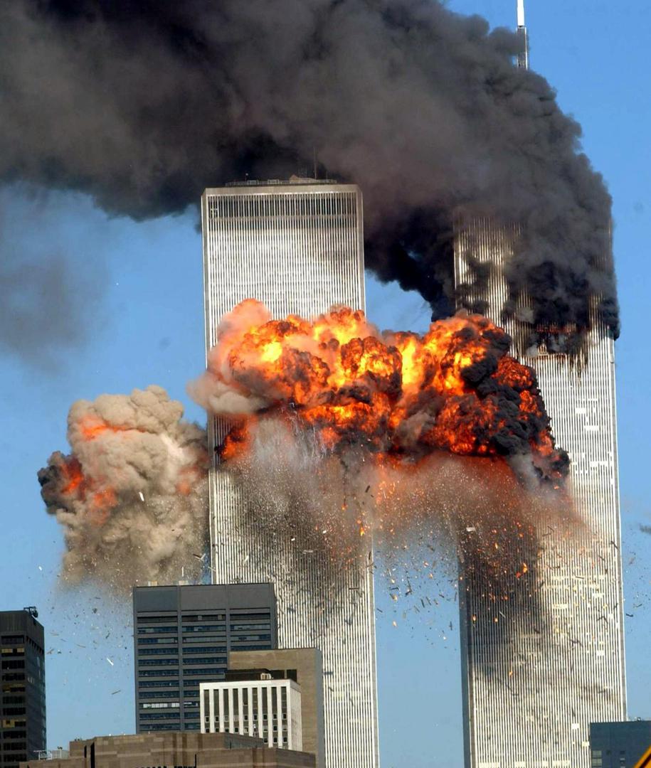 ARCHIVBILD, 20. Jahre 9/11, Anschlag auf das World Trade Center ARCHIVBILD - Am 11. September jähren sich die Terroranschläge auf das World Trade Center und das Pentagon zum 20. Mal. Knapp 3.000 Menschen starben bei den Attentaten des Al-Kaida Netzwerkes. Hier im Bild das World Trade Center steht nach dem Anschlag am 13.09.2001 mit zwei Flugzeugen in Flammen // September 11 marks the 20th anniversary of the terrorist attacks on the World Trade Center and the Pentagon. Almost 3,000 people died in the attacks by the al-Qaeda network. Here in the picture: the World Trade Center is in flames after the attack on 13.09.2001 with two airplanes. EXPA Pictures © 2021, PhotoCredit: EXPA/ laPresse/ Archiv

*****ATTENTION - for AUT, SUI, CRO, SLO only***** EXPA/ laPresse/ Archiv