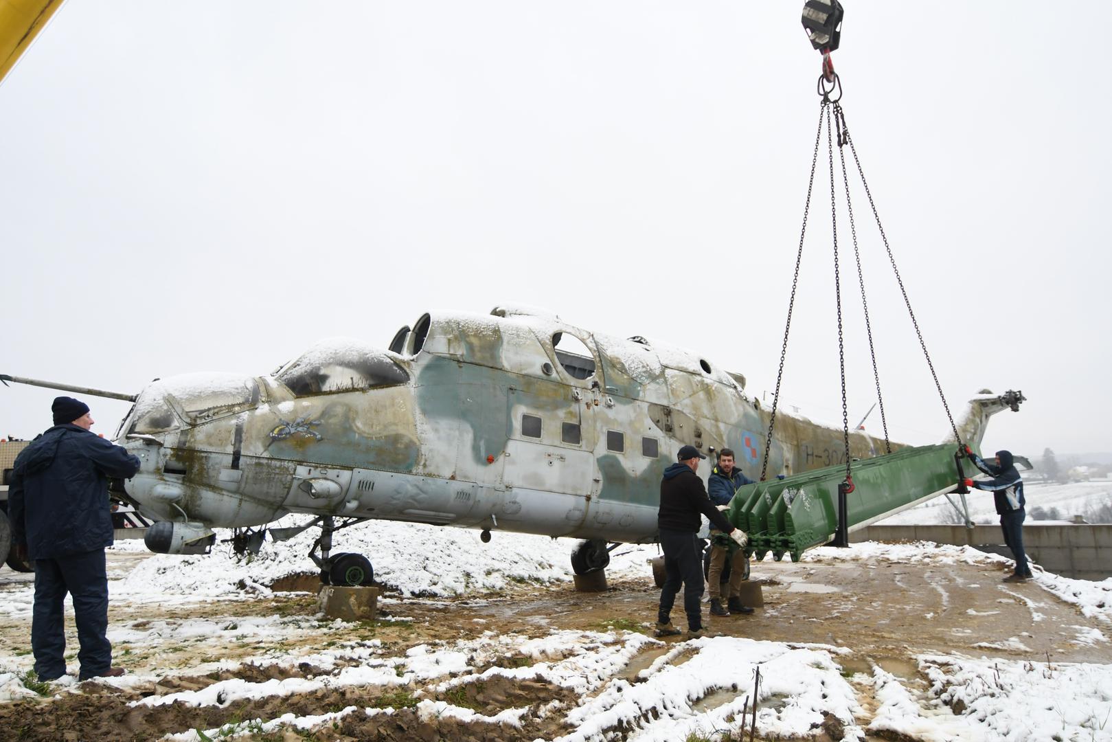 Bjelovar, točnije obližnja Kapela postala je bogatija za jedan dio hrvatske povijesti. Naime, zrakoplov MiG 21 BIS i helikopter Mil Mi-24 stigli su na svoje konačno odredište u Kapelu, ispod crkve svete Marije Magdalene.