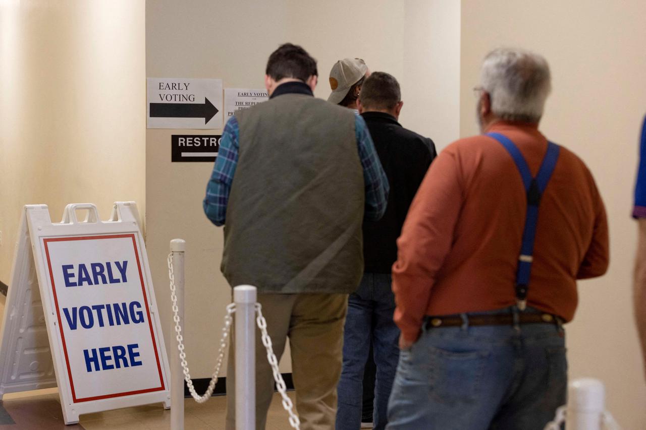 South Carolina residents participate in early voting during the Republican presidential primary