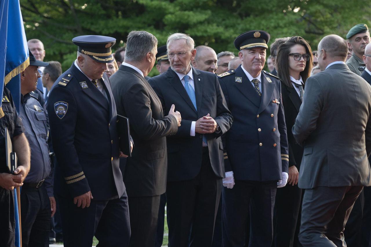 Zagreb: Predsjednik Milanović uručio odlikovanja povodom Dana policije