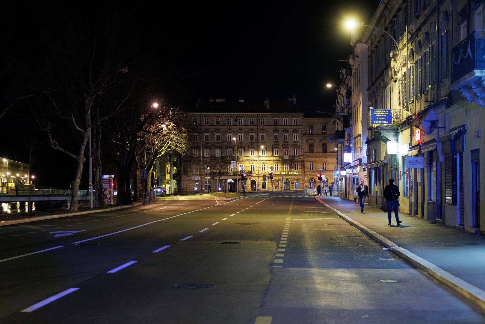 18.03.2023., Rijeka - Od 22h sve pristupne ceste u uzi centar Rijeke koje su u crvenoj zoni zbog uklanjanja zaostale protubrodske mine iz Drugog svjetskog rata pronadjene u Luci Rijeka, zatvorene su za sav promet. Photo: Nel Pavletic/PIXSELL