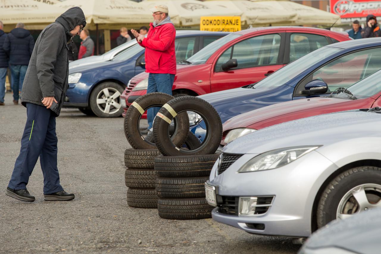 Osijek: Nedjeljni sajam automobila