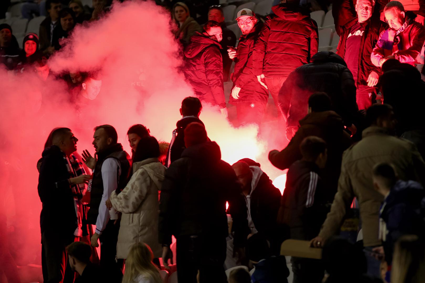 Torcida je od prve minute krenula sa skandiranjem