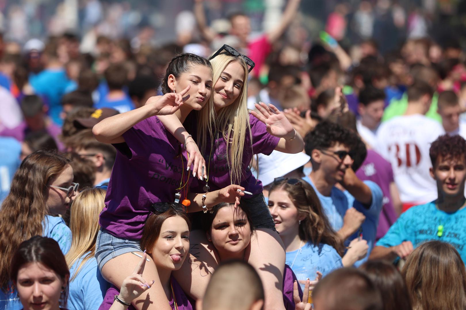 24.05.2024., Zagreb - Zagrebacki maturanti okupljaju se na Trgu bana Josipa Jelacica od kuda ce u povorci krenuti prema Bundeku gdje ce obiljeziti zavrsetak srednjoskolskog obrazovanja. Photo: Sanjin Strukic/PIXSELL