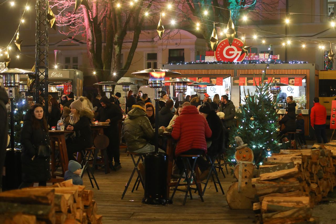 Karlovac: Svečano otvoren Advent