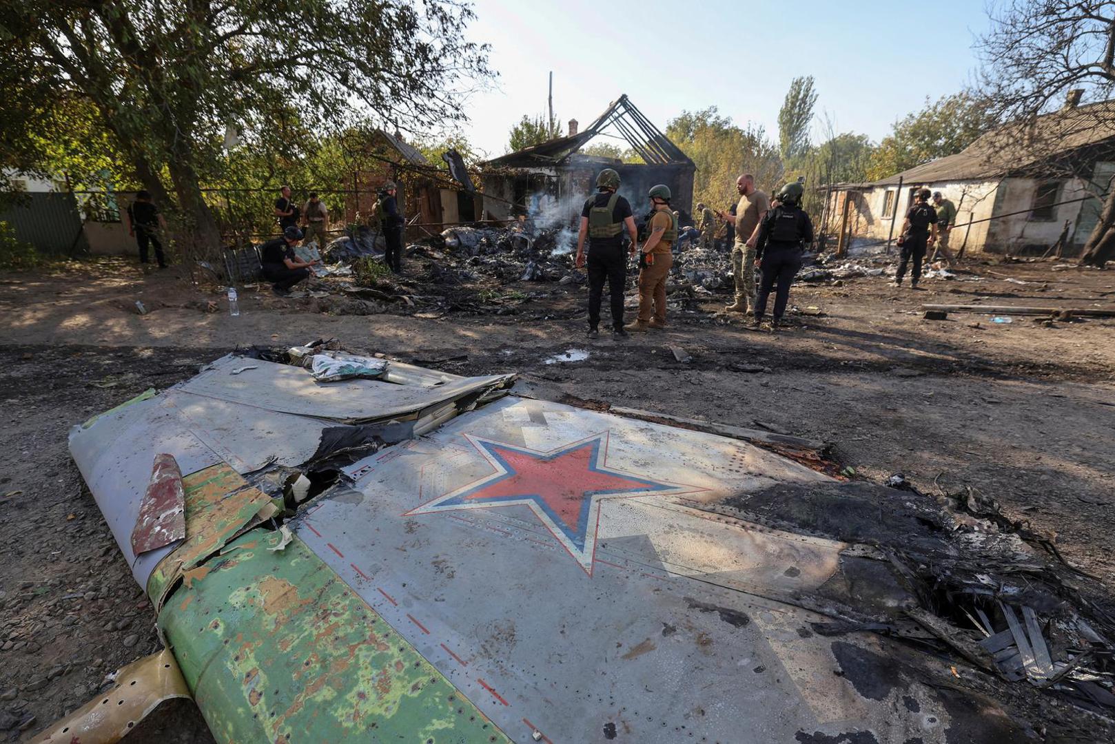 Ukrainian service members inspect parts of a Russian aerial vehicle, which local authorities assume to be a newest heavy unmanned aerial vehicle S-70 Okhotnik (Hunter) or variation of Sukhoi fighting jet, is seen in residential area of the town of Kostintynivka after it was shot down, amid Russia's attack on Ukraine, in Donetsk region, Ukraine October 5, 2024.  Radio Free Europe/Radio Liberty/Serhii Nuzhnenko via REUTERS    THIS IMAGE HAS BEEN SUPPLIED BY A THIRD PARTY Photo: RFE/RL/SERHII NUZHNENKO/REUTERS