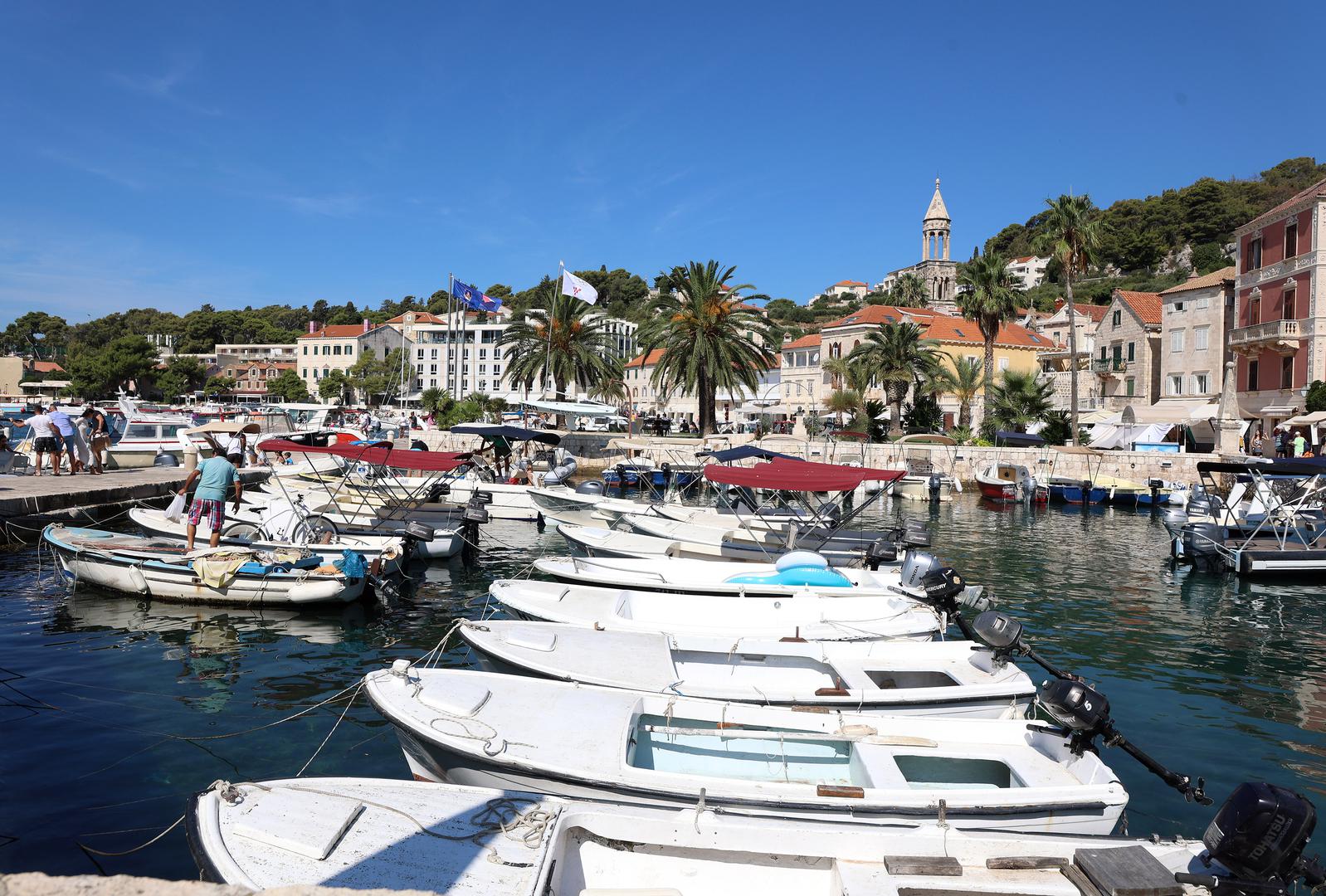 31. 07. 2024. Hvar- Hvar nakon incidenta i prosvjeda vratio se u uobicajnu turisticku kolotecinu.  Photo: Ivana Ivanovic/PIXSELL