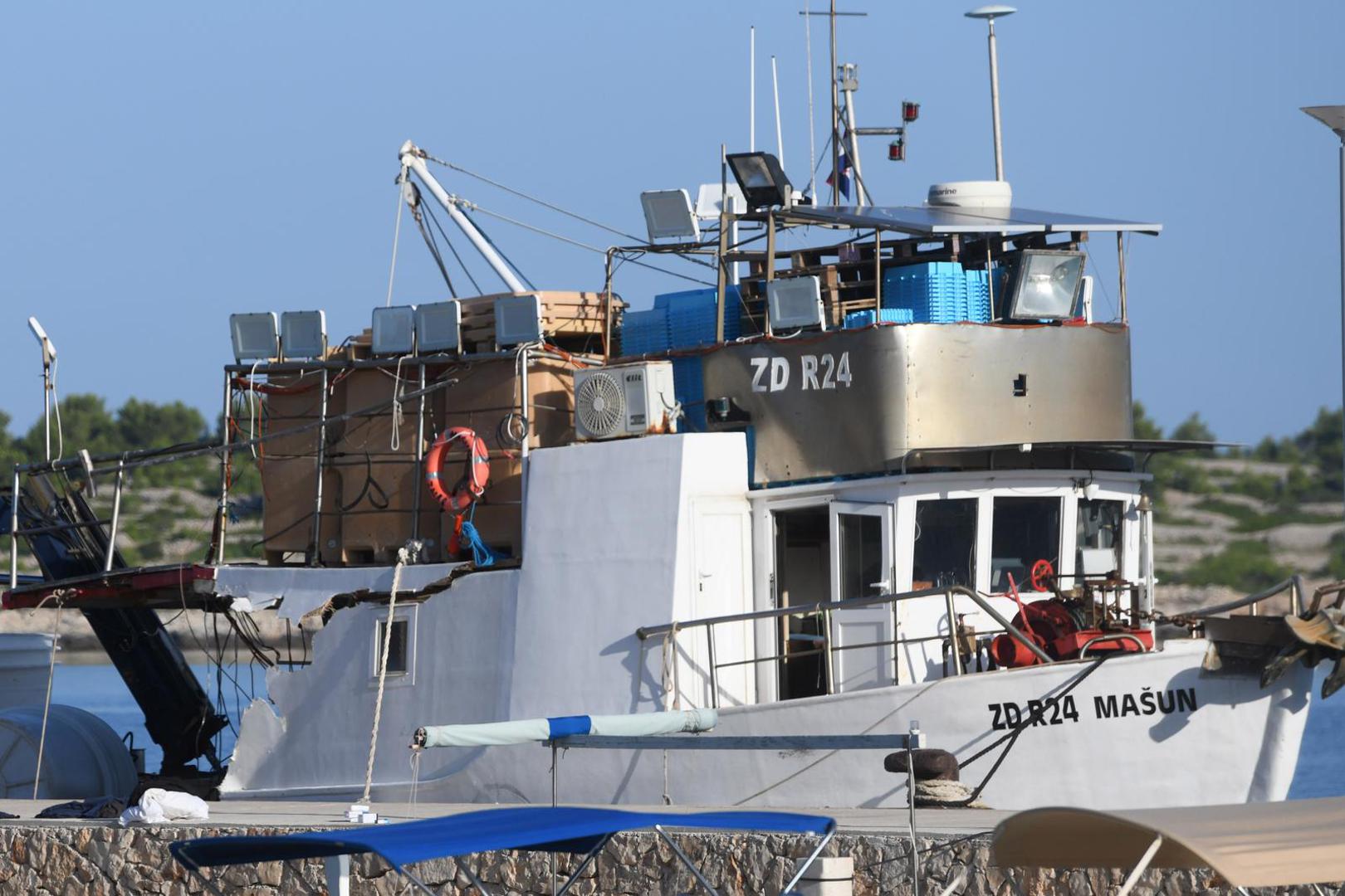 18.07.2023., Murter - Ribarski brod Masun koji je sinoc imao pomorsku nesrecu uz lucku kapetaniju vezen na otoku Murteru. Photo: Hrvoje Jelavic/PIXSELL