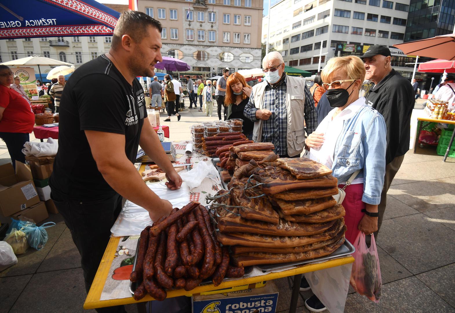 20.09.2020., Zagreb - Udruga hrvatskih trznica devetu godinu zaredom organizira na sredisnjem trgu u Zagrebu manifestaciju pod nazivom Dani hrvatskih trznica s ciljem promocije domaćih proizvoda koji se nude na trznicama diljem Hrvatske. 
Photo: Marko Lukunic/PIXSELL