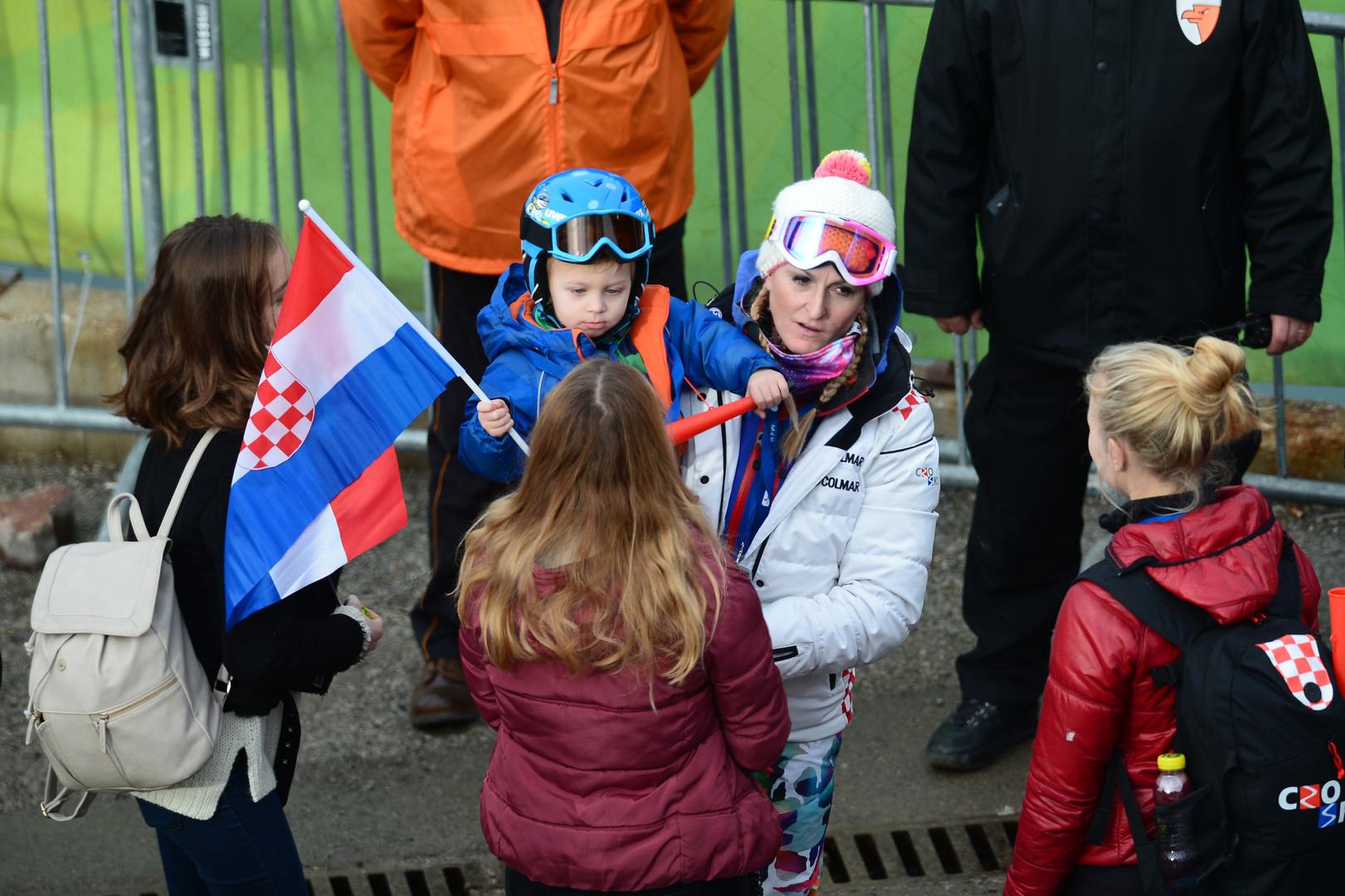 Brižna teta Janica nosila je Ivičina sina