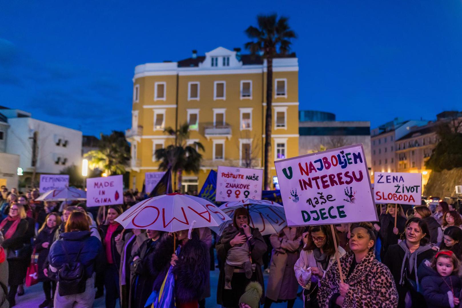 08.03.2024., Split - U organizaciji udruge Domine na nocnom marsu okupile su se mnogobrojne splitske zene. Photo: Zvonimir Barisin/PIXSELL