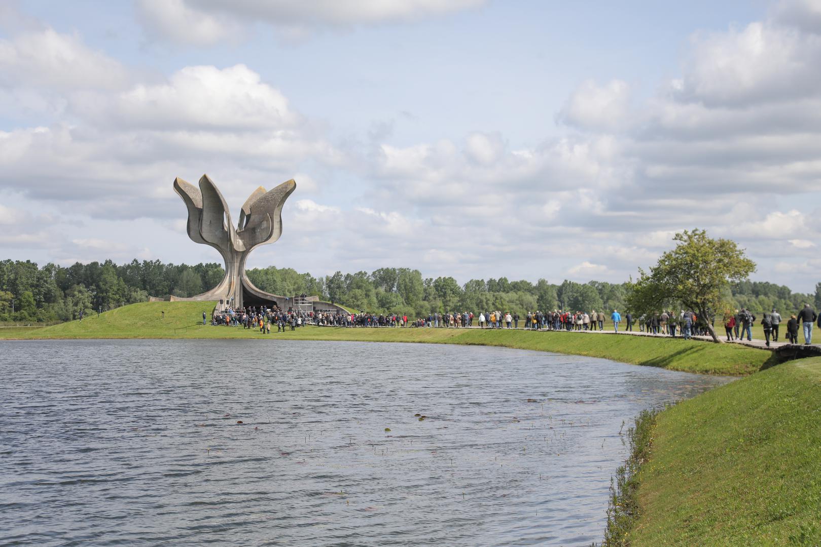 21.04.2024., Jasenovac - Povodom dana sjecanja na zrtve ustaskog logora u Jasenovcu odrzana je komemoracija te kolona sjecanja. Photo: Luka Batelic/PIXSELL