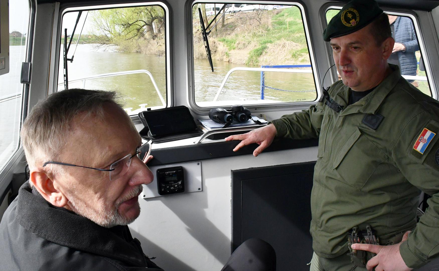 26.03.2024., Staraa Gradiska - Potpredsjednik Vlade i ministar unutarnjih poslova RH Davor Bozinovic obisao je drzavnu granicu i policijske sluzbenike koji rade na zastiti drzavne granice i suzbijanju nezakonitih migracija na podrucju Policijske uprave brodsko-posavske. Photo: Ivica Galovic/PIXSELL