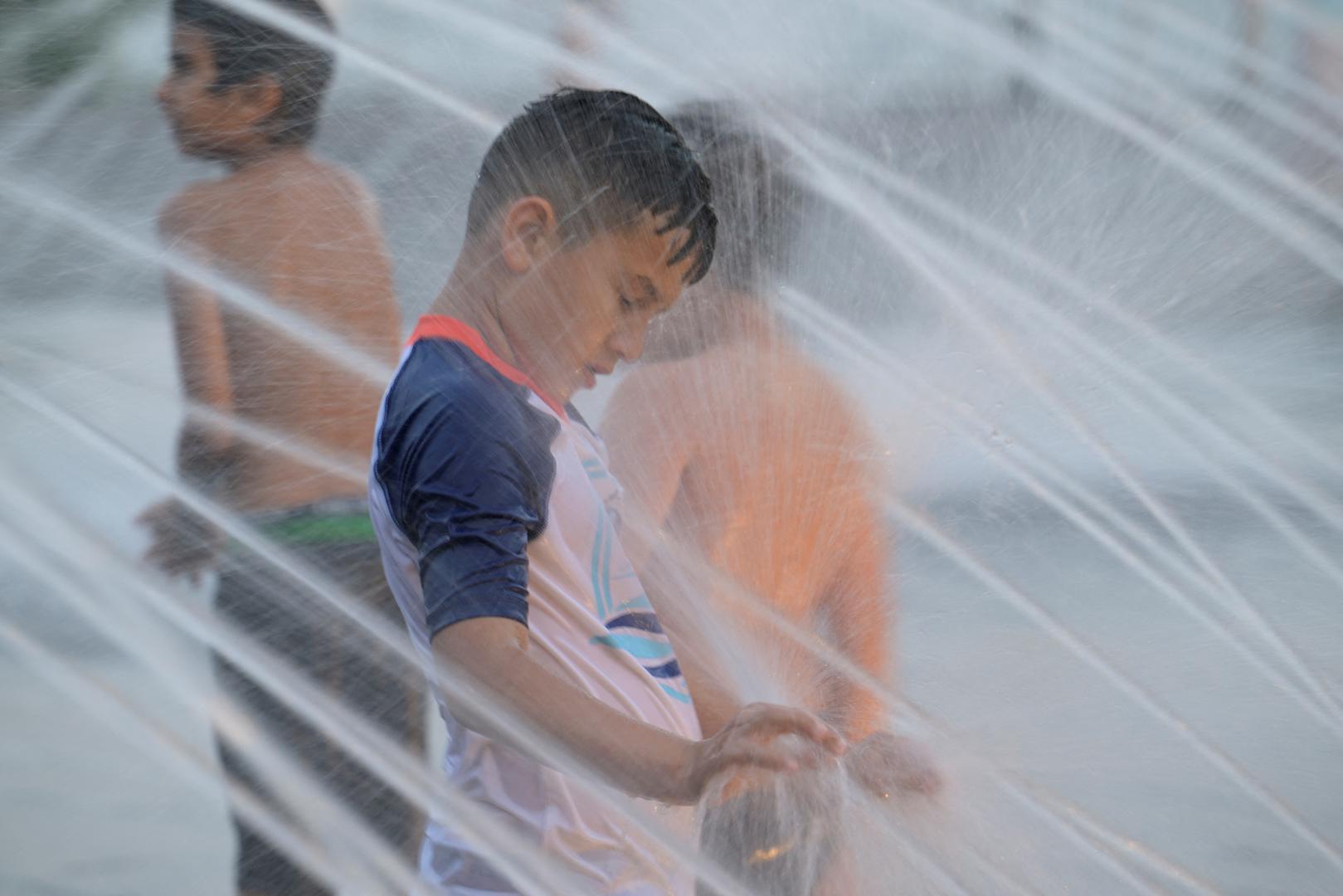 Inače, najtoplija temperatura ikad službeno zabilježena na Zemlji bila je 56,67 °C u srpnju 1913. u Dolini smrti, iako neki stručnjaci osporavaju to mjerenje i kažu da je stvarni rekord bio 54,4 °C, postignut tamo u srpnju 2021.