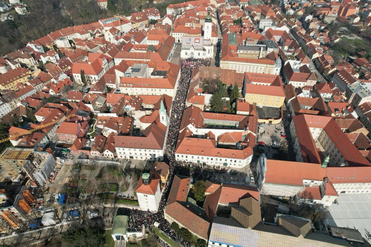 FOTO Pogled iz zraka na tisuće prosvjednika koji su ispunili zagrebačke ulice