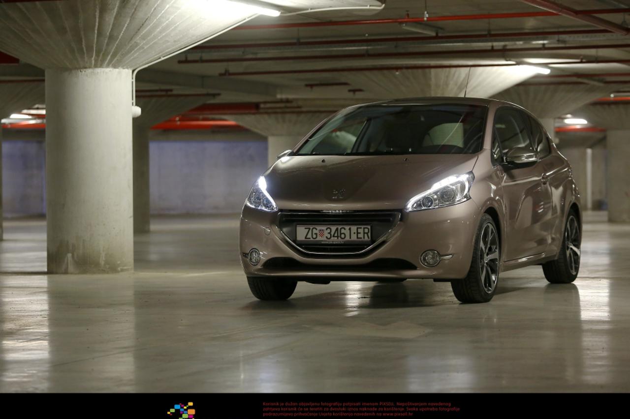 peugeot 208 (1)