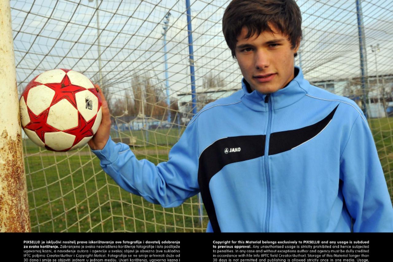 'SPECIJAL MAX  05.12.2012., stadion Cibalije, Vinkovci - Trening nogometasa Cibalije, Marko Dabro najmladji igrac. Photo: Goran Ferbezar/PIXSELL'