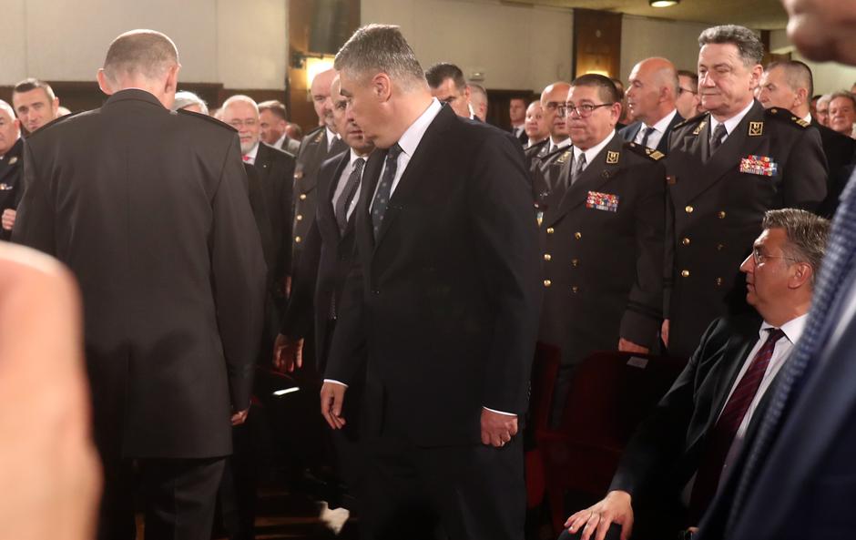 Susret premijera Plenkovića i predsjednika Milanovića na svečanoj akademiji povodom Dana hrvatske vojske