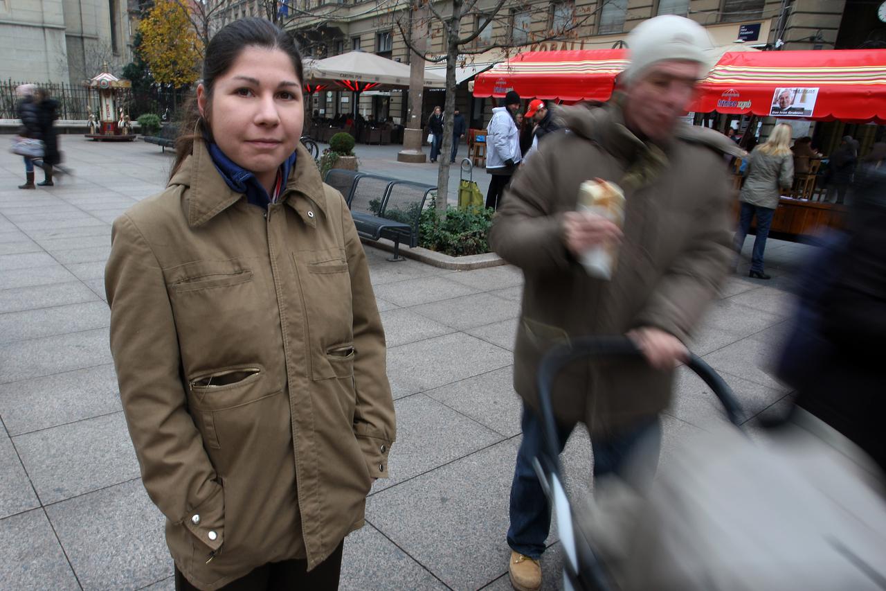 28.11.2014., Zagreb - Clanica udruge Parkticipacija Sandra Dobric u sklopu akcije Dan bez kupovine dijelit ce gradjanima besplatan obrok i odjecu.  Photo: Borna Filic/PIXSELL