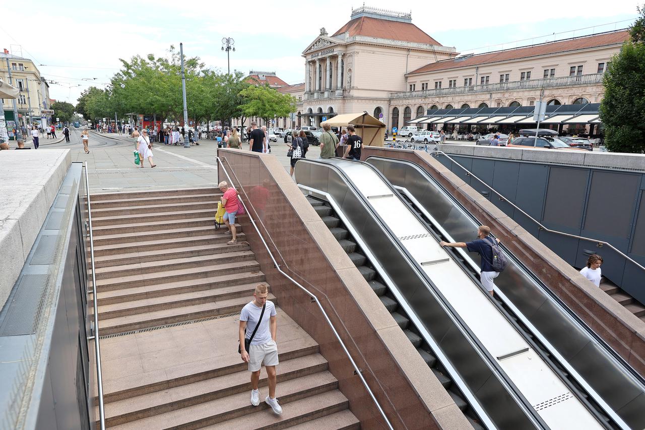 Zagreb: Pokretne stepenice Importanne centra još uvijek u kvaru