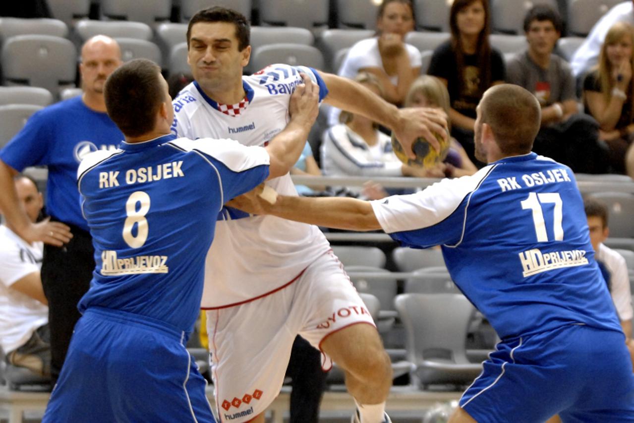 'sport-12.09.2009.osijek,hrvatska,prvo kolo prvenstva hrvatske u rukometu izmedju rk osijek i rk croatia osiguranje, Photo: Davor Javorovic/VLM'