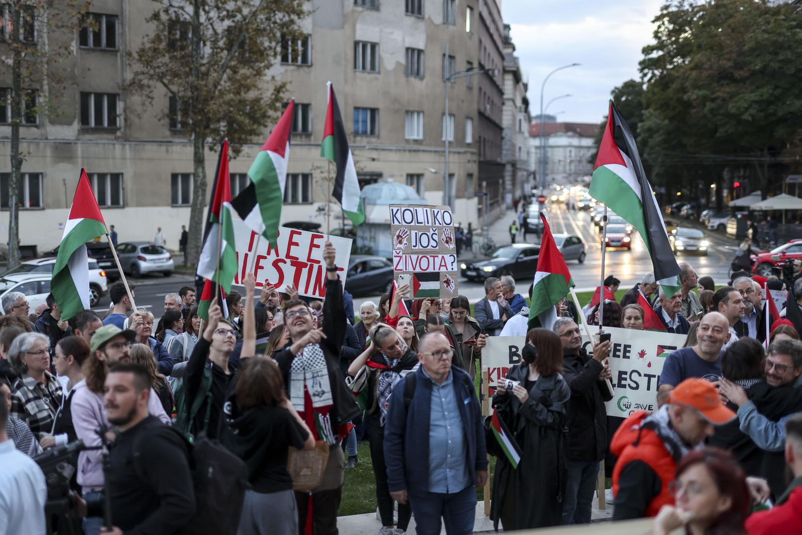 25.10.2023., Zagreb - Prosvjed Solidarno s Palestinom na Trgu zrtava fasizma. Ovaj prosvjed je dio globalnog odgovora na situaciju u kojoj se Gaza nemilosrdno bombardira svakoga dana, u kojoj nevjerojatan broj ljudi gubi svoje zivote.
 Photo: Igor Kralj/PIXSELL