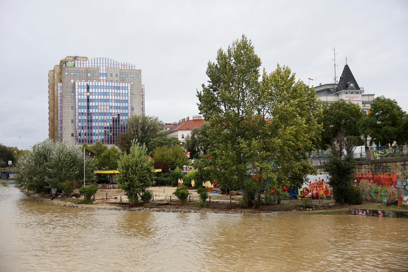 Austrijska vlada je cijelu poplavom pogođenom pokrajinu Donju Austriju, oko glavnog grada Beča i na granici s Češkom, proglasila područjem katastrofe. 