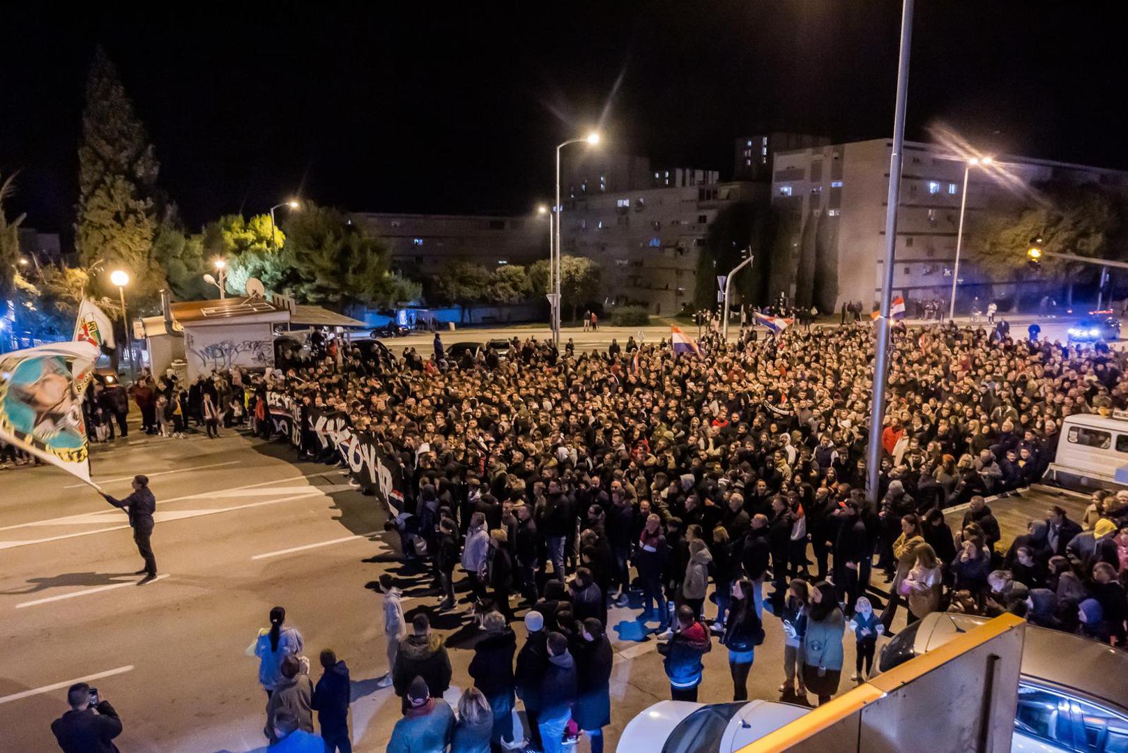 18.11.2023., Split - Mimohod Torcide od pocetka Vukovarske ulice do murala posvecenih Gradu heroju Vukovaru i junacima Domovinskog rata. Photo: Zvonimir Barisin/PIXSELL