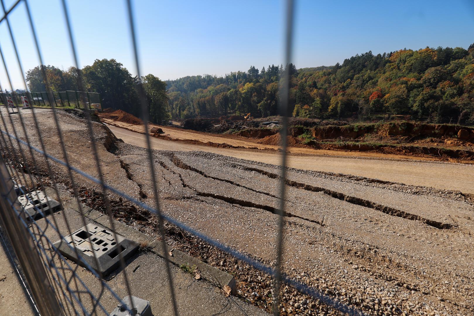 Radovi na sanaciji započeli su 11. ožujka, a na početku je plan bio da budu završeni u roku od četiri mjeseca. 